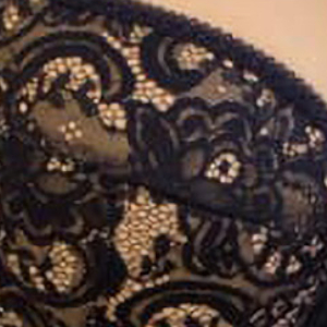 Biustonosz balkonetka koronkowa delikatnie usztywniana czarna 2593 Daniella Kleo