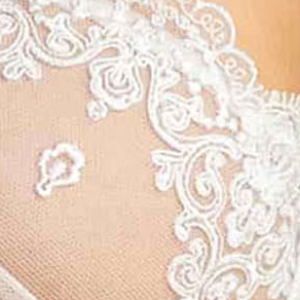Biustonosz miękki koronkowy z haftem biały 2629 Emily Kleo