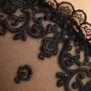 Biustonosz miękki koronkowy z haftem czarny 2629 Emily Kleo